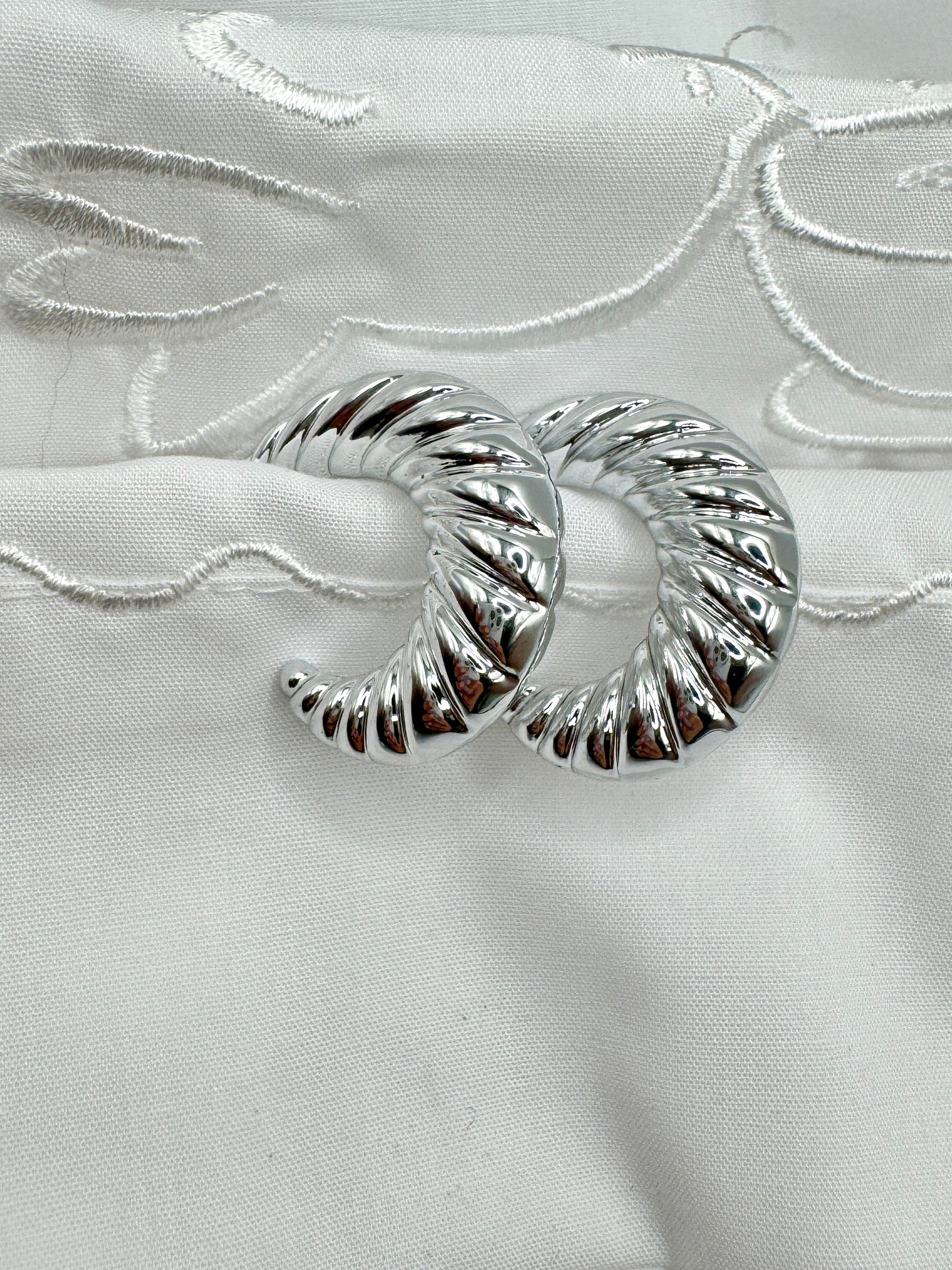 Argolas Efeito Oval Prateadas
