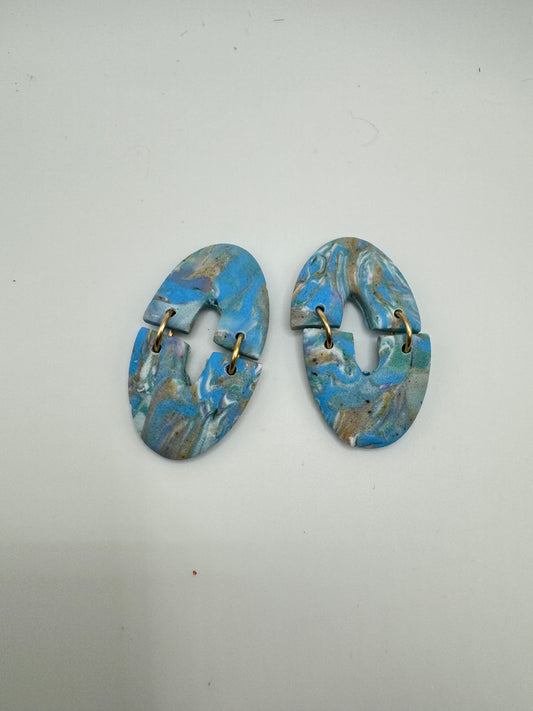 Brincos U azul